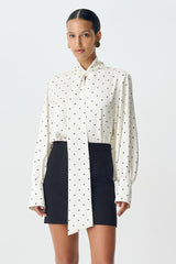 Schmale, elegante Bluse mit Polka-Dots, Kragen und Bindeband