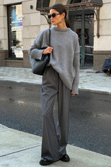 Klassischer, einfarbiger Strickpullover mit Rundhalsausschnitt und lockerer Passform