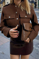 Weinrote, locker sitzende Retro-Jacke mit Stehkragen
