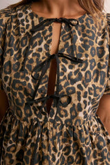 Schmale Bluse mit Leopardenmuster, taillierten Laternenärmeln