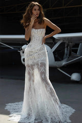 Hochwertiges, transparentes, korsettartiges, trägerloses Partykleid aus Spitze mit Einsätzen