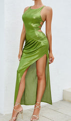 Grünes Midikleid mit Trägern und Beinschlitz 