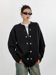 Oversize-Strickjacke mit Rippstrickbündchen, Knopfleiste und Reißverschluss