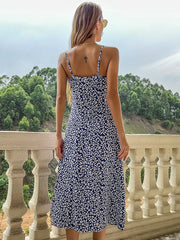 Schmal geschnittenes Kleid mit Schlitz und Print 