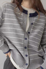 Farbblock-Streifen-Strickjacke mit Rundhalsausschnitt und Stickerei