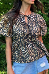 Schmale Bluse mit Leopardenmuster, taillierten Laternenärmeln