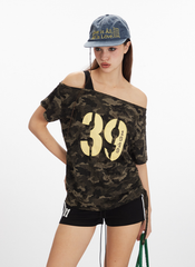 Camouflage-T-Shirt mit schulterfreiem Ausschnitt und kurzen Ärmeln