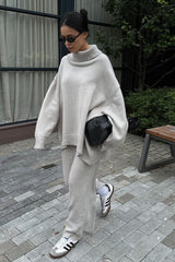 Lässiger minimalistischer Oversize-Rollkragenpullover