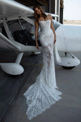 Hochwertiges, transparentes, korsettartiges, trägerloses Partykleid aus Spitze mit Einsätzen