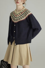 Wollstrickjacke mit Rundhalsausschnitt, langen Ärmeln und einreihiger Knopfleiste