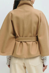 Einfarbiger Trenchcoat mit Stehkragen, Knopfleiste und Taillengürtel