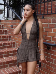 Asymmetrisches Neckholder-Minikleid mit offenem Rücken
