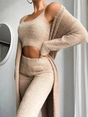 Gemütliches Strickset: Crop-Top, Skinny-Hose, langer Mantel
