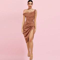 Asymmetrisches, schulterfreies Midi-Bodycon-Kleid mit kurzen Ärmeln, einem Träger und einem Bein (HI1209)