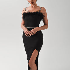 Trägerloses, ärmelloses Feder-Midikleid mit Bandagen