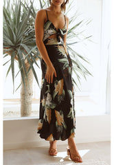 Kleid mit tropischem Print und Cut-outs