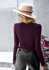 Geripptes Stricktop mit Cut-out-Vorderseite