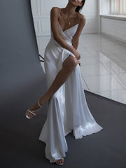 Neckholder-Abendkleid mit ärmellosem V-Ausschnitt 