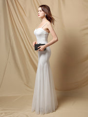 Neckholder-Kleid mit schmaler Meerjungfrauen-Silhouette 