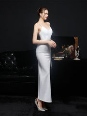 Neckholder-Kleid mit schmaler Meerjungfrauen-Silhouette 