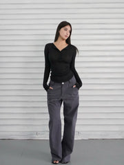 Schmal geschnittenes, geripptes Langarmshirt mit Knopfleiste
