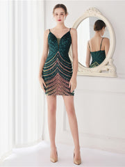 kurzes Partykleid mit Wellenmuster und Farbverlauf und Perlen 
