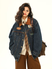 Jeansjacke mit Rennaufnäher und Cordkragen