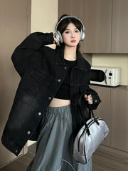 Outfit mit übergroßer Jeansjacke