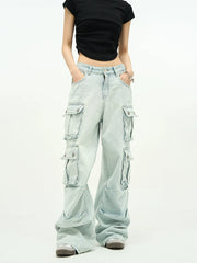 Baggy-Cargo-Jeans in heller Waschung mit mehreren aufgesetzten Taschen