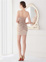 kurzes Partykleid mit Wellenmuster und Farbverlauf und Perlen 