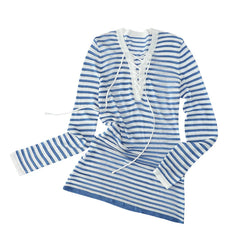 Gestreiftes Schnürtop im maritimen Stil