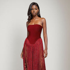 Trägerloses rotes Fransenkleid