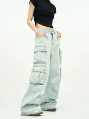 Baggy-Cargo-Jeans in heller Waschung mit mehreren aufgesetzten Taschen