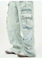 Baggy-Cargo-Jeans in heller Waschung mit mehreren aufgesetzten Taschen
