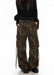 Cargohose mit weitem Bein und Leopardenmuster