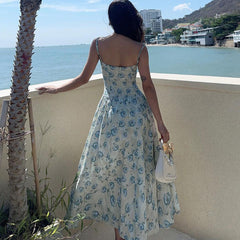 Schlankes, geblümtes Trägerkleid im süßen Stil