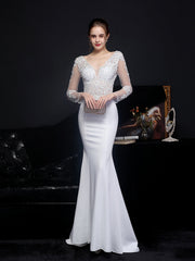 Abendkleid aus Spitze mit langen Ärmeln