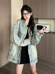 Outfit mit übergroßer Jeansjacke