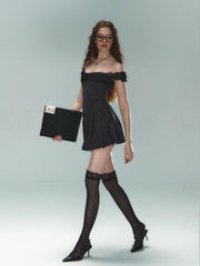 Minikleid mit Nadelstreifen und Spitzenbesatz - Damen-Cocktailkleid mit kurzen Ärmeln, eckigem Ausschnitt und ausgestelltem Rock