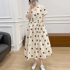 Figurschmeichelndes, schlichtes A-Linien-Kleid mit Polka-Dots