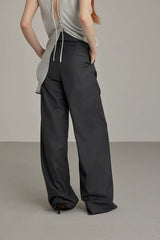 Schwarze, weit geschnittene Hose mit hohem Bund 