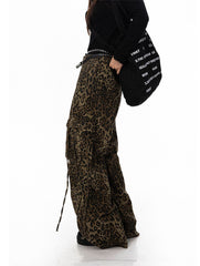 Cargohose mit weitem Bein und Leopardenmuster