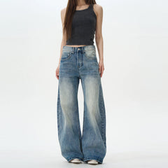 Schwere, kniebelastete, ausgefranste, weite blaue Jeans