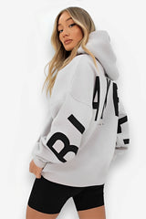 Locker geschnittener Hoodie mit großen, dicken Buchstaben