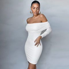Schulterfreies, langärmeliges Mini-Bandagenkleid mit Rüschen PP21827