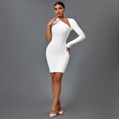 Neckholder-Minikleid mit asymmetrischem Schnitt, einem Ärmel und asymmetrischem Bandagenrand