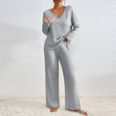 Loungewear-Set aus geripptem Strickpullover und passender Hose