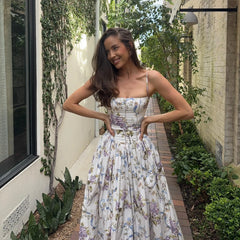 Weißes, geblümtes Midi-Festkleid