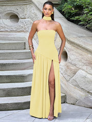 Rückenfreies, geschlitztes, trägerloses Maxikleid mit Schleife