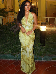 Kleid mit Mesh-Einsätzen, V-Ausschnitt und Raffungen, mit Blumenmuster